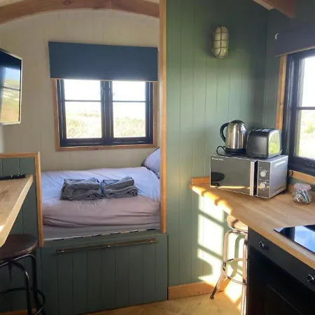 Travellers Rest Glamping Pods & Shepherds Hut-3